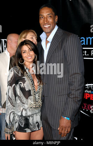 Scottie Pippen e mia moglie Larsa Younan arrivando al SUPER XLI PARTY a 8th Street e Ocean Drive il 3 febbraio 2007 a Miami Beach, FL. Credito: mpi04/MediaPunch Foto Stock