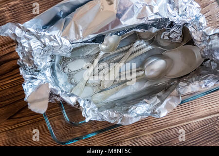 Cucchiai e forchette Melchior in lamina. Pulizia Posate Foto Stock