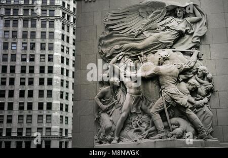 Chicago, Stati Uniti d'America. Scultura di James Earl Fraser su Chicago River Bridge a Michigan Avenue. Gli Indiani Nativi attacco Fort Dearborn Foto Stock