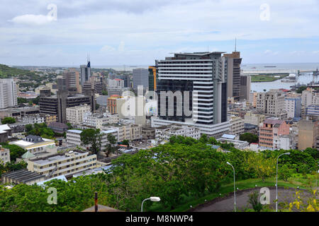 Il 10 gennaio 2018, Mauritius, Port Louis: vista dal Forte di Adelaide, builtin 1840, attraverso Port Louis, la capitale dell'isola repubblica di Maurizio nell'Oceano Indiano. Circa 160.000 persone vivono a Port Louis. Maurizio è stato indipendente dal 1968 ed è entrato a far parte del Commonwealth. | Utilizzo di tutto il mondo Foto Stock