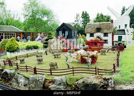 Bekonscot Model Village e ferrovia, Hertfordshire, Inghilterra, Gran Bretagna Foto Stock