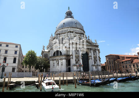 Santa Maria del Salute sul Canal Grande di Venezia. Italia Foto Stock