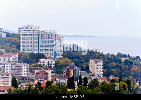 Panorama di russo balneare Sochi e Mar Nero Foto Stock