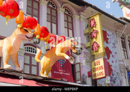 Anno Nuovo cinese di decorazioni su Pagoda Street, Chinatown, il quartiere di Outram, zona centrale, Singapore Island (Pulau Ujong), Singapore Foto Stock