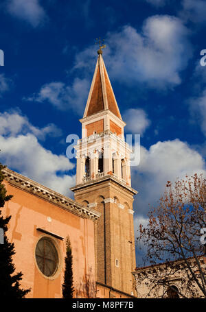 San Francesco della Vigna chiesa rinascimentale torre campana tra le nuvole in Venezia, costruito nel XVI secolo dall'architetto veneziano Ongarin Foto Stock