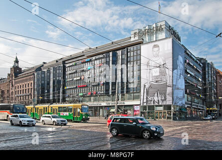 HELSINKI, Finlandia - 23 Aprile 2016: il centro commerciale Forum su Mannerheim Avenue (Mannerheimintie) Foto Stock