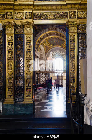 London, Regno Unito - 2 Settembre 2017: interni di Londra, St Paul Cahthedral, la sede del vescovo di Londra e i principali Londra attrazione turistica. Foto Stock