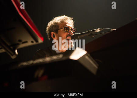 Norvegia, Oslo - Marzo 19, 2018. La band inglese livello 42 esegue un concerto dal vivo al Rockefeller di Oslo. Qui cantante, compositore e musicista Mike Lindup è visto dal vivo sul palco. (Photo credit: Gonzales foto - Per-Otto Oppi). Credito: Gonzales foto/Alamy Live News Foto Stock