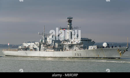 Portsmouth, Regno Unito. Xx marzo, 2018. Il Plymouth in base Royal Navy tipo 23 fregata HMS Somerset arriva per una sempre più rara visita alla costa sud base navale. Credito: Neil Watkin / Alamy Live News Foto Stock