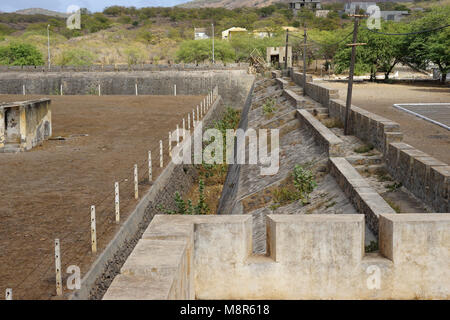 Pareti perimetrali intorno al camp, Museu do Tarrafal, Tarrafal Camp, Tarrafal, isola di Santiago, Capo Verde, Africa Foto Stock