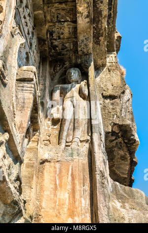 Figura scolpita presso le grotte di Ajanta. Maharashtra - India Foto Stock