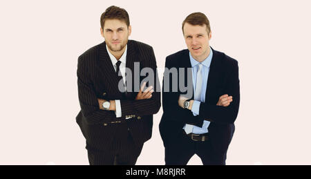 In piena crescita.due gravi business partner in piedi,isolato o Foto Stock