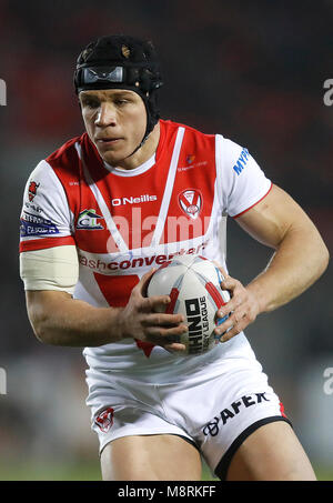 St Helens' Jonny Lomax in azione contro Leeds rinoceronti, durante la Betfred Super League match al totalmente Wicked Stadium, St Helens. Foto Stock