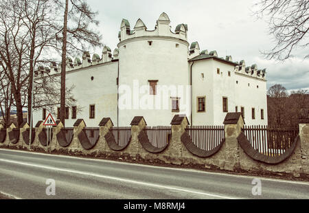 Bel castello Strazky, Repubblica slovacca. Il patrimonio culturale. Tema architettonico. Vecchia foto filtro. Foto Stock