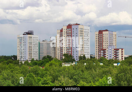 Nuove case alla periferia della città Foto Stock