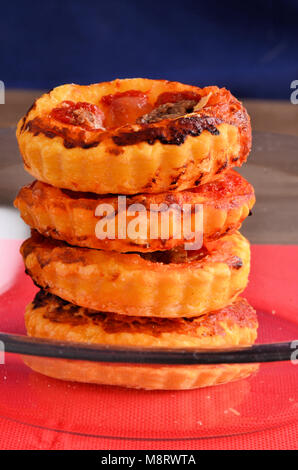 Pizza - finger food sul tavolo del ristorante Foto Stock