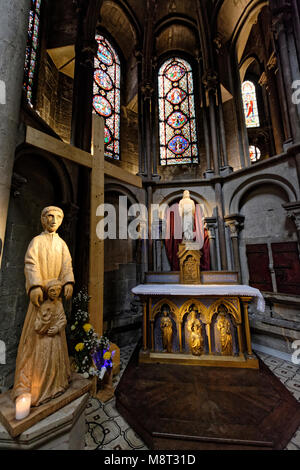 La chiesa di Notre Dame di Digione è una chiesa cattolica romana a Digione. Si tratta di un capolavoro del XIII secolo architettura gotica, situato nel cuore Foto Stock