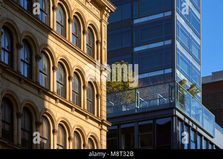 Soho facciate di edifici con contrastanti stili architettonici. La città di New York, Manhattan Soho Foto Stock