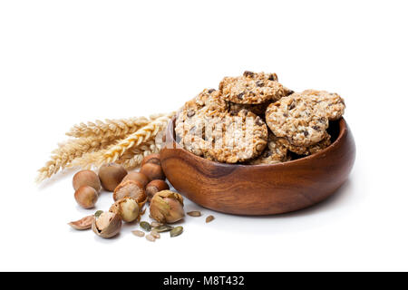Un sano muesli proteina crackers con semi e noci isolato su bianco Foto Stock