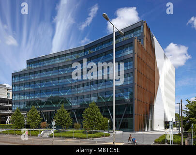 La facciata esterna. 1 Forbury Place, Reading, Regno Unito. Architetto: Aukett Swanke, 2016. Foto Stock