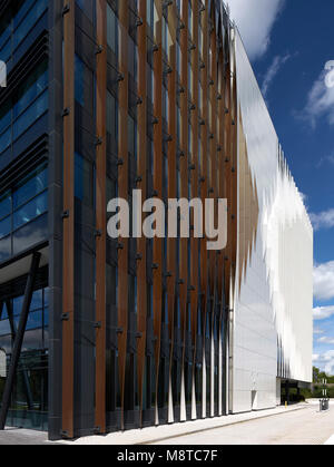 La facciata esterna. 1 Forbury Place, Reading, Regno Unito. Architetto: Aukett Swanke, 2016. Foto Stock