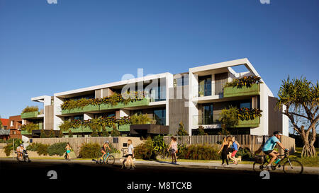 Elevazione di strada. Lawson appartamenti, Byron Bay, Australia. Architetto: Fender Katsalidis, 2016. Foto Stock