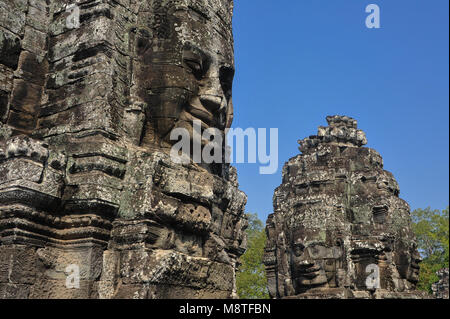 Il famoso "faccia torri" del tempio Bayon a Angkor Wat, Cambogia. Gigante torri gotiche (54 in totale), scolpita con l immagine di Avalokiteshvara Foto Stock