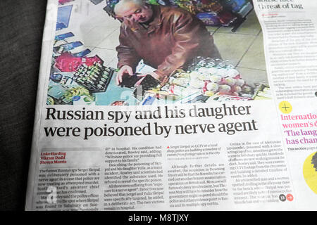 Skripal 'la spia russa e sua figlia sono stati avvelenati da agente nervoso 'Salisbury avvelenamento case prima pagina titolo in Guardian giornale Regno Unito 8 marzo 2018 Foto Stock