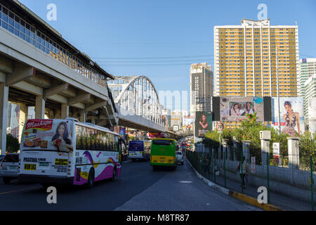 Mar 9,2018 Rush Hour a Epifanio de los Santos Avenue(EDSA) a Manila nelle Filippine Foto Stock