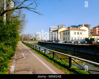 Milano-ITALIA-03 12 2014, Zona Navigli canale d'acqua passa attraverso la città di Milano, la Milano di Navigli sono un sistema di irrigazione e canali navigabili, Foto Stock