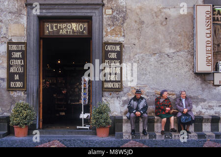 CAPRAROLA, Italia - 27 Novembre 2011: uno del caratteristico paesino nel centro dell'Italia, Caprarola, nella regione Lazio. Foto Stock