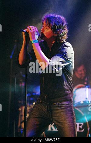 Tom Chaplin cantante della band inglese Keane effettuando al Melkweg 8 luglio 2004, Lijnbaansgracht, Amsterdam, Paesi Bassi Foto Stock