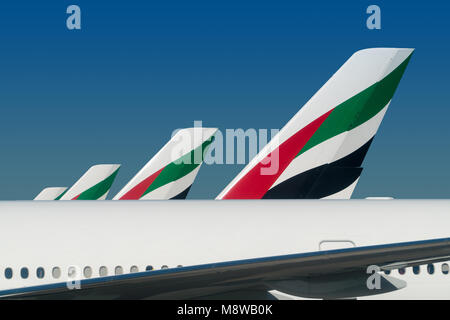 DUBAI - Dicembre 12, 2017: Emirates piani aereo ancorato all'Aeroporto Internazionale di Dubai il 12 dicembre 2017 in Dubai, UAE. Foto Stock