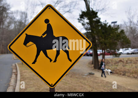 Attenzione, traversata equestre in anticipo! Foto Stock