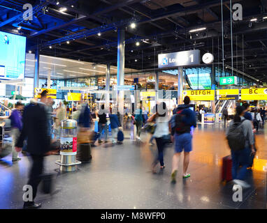 Aeroporto di Amsterdam, Paesi Bassi - 4 Settembre 2017: Dentro l'aeroporto Schiphol di Amsterdam Foto Stock