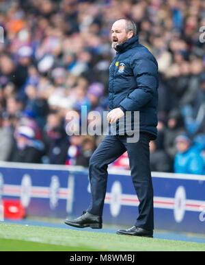 Kilmarnock manager Steve Clarke durante la Ladbrokes Premiership scozzese corrispondono a Ibrox Stadium, Glasgow. Foto Stock