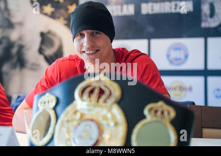 Amburgo, Germania. Amburgo, Germania. 20 Mar, 2018. Il 20 marzo 2018, boxe, WBA Super Middleweight, conferenza stampa: Boxer Tyron Zeuge da Berlino. La WBA Super Middleweight lotta tra Zeuge e Ekpo è previsto per il 24 marzo 2018. Credito: Axel Heimken/dpa/Alamy Live News Foto Stock