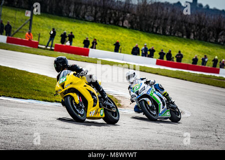 Donington Park, Regno Unito. 20 Mar, 2018. BSB test oggi sul circuito di Donington Park, nonostante il freddo i piloti sono riusciti a scendere in pista per le prove prima della prima riunione qui il 31 marzo Credito: migliori/Alamy Live News Foto Stock