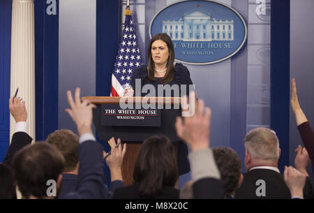 Washington, Distretto di Columbia, Stati Uniti d'America. 20 Mar, 2018. La portavoce della Casa Bianca, Sarah Sanders detiene una news briefing alla Casa Bianca a Washington DC, Marzo 20, 2018. Credito: Chris Kleponis/CNP Credito: Chris Kleponis/CNP/ZUMA filo/Alamy Live News Foto Stock