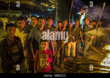 Akre, governatorato di Ninive, Iraq. 20 Mar, 2018. Persone provenienti da tutto il Kurdistan sta celebrando il curdo nuovo anno chiamato ''Newroz' Credit: Berci Feher/ZUMA filo/Alamy Live News Foto Stock