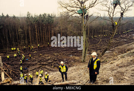 Guardie Di Sicurezza, Newbury Bypass Road Building E Proteste , Newbury, Berkshire, Inghilterra, Regno Unito, Gb. Foto Stock