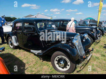 Anni Cinquanta Citroen Avant trazione luce 15 auto in Gloucestershire Vintage Paese mostrano a Cirencester 2016 Foto Stock