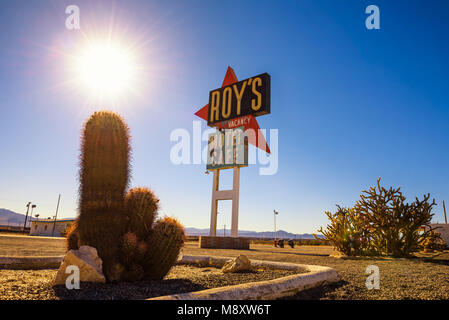 Vintage segno al neon di Roy's motel e cafe sul percorso 66 Foto Stock