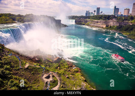 Cascate del Niagara Tour in Barca come si vede dalle Cascate del Niagara parco statale, nello Stato di New York, Americhe più antico parco statale Foto Stock