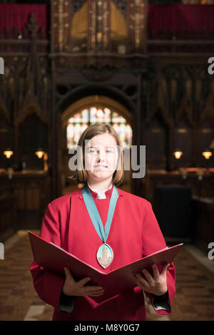 La cattedrale di Gloucester che ora è il reclutamento di ragazza coristi del coro Nov 2017 REGNO UNITO Foto Stock