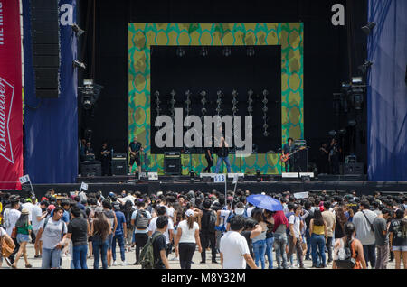 Lima, Perù - 24 febbraio 2018: rock alternativo. Gruppo di concerto che canta Dolores Delirio rock band dal Perù Foto Stock