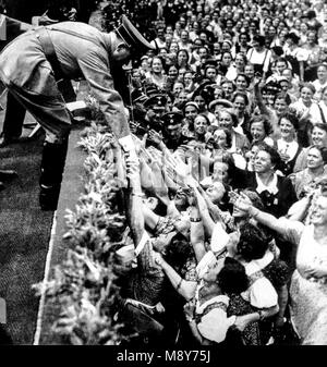 Anschluss, il saluto viennese Adolf Hitler, 1938 Foto Stock