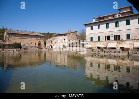 Piazza delle sorgenti, Bagno Pignoni, Val d'Orcia, in provincia di Siena, Toscana, Italia, Europa Foto Stock