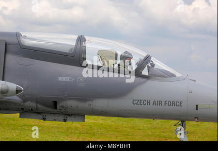 La Czech Air Force Aero L-159UN ALCA (Advanced Light di aerei da combattimento) durante la International Air Show al Giubileo del Polish Air Force Academy. Foto Stock