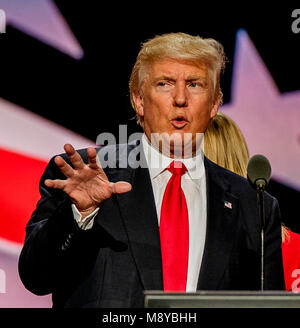 Cleveland Ohio, USA, 21 luglio , 2016 Donald Trump sul palco durante i controlli audio in Quicken Arena per la Convention Nazionale Repubblicana Credito: Mark Reinstein/MediaPunch Foto Stock